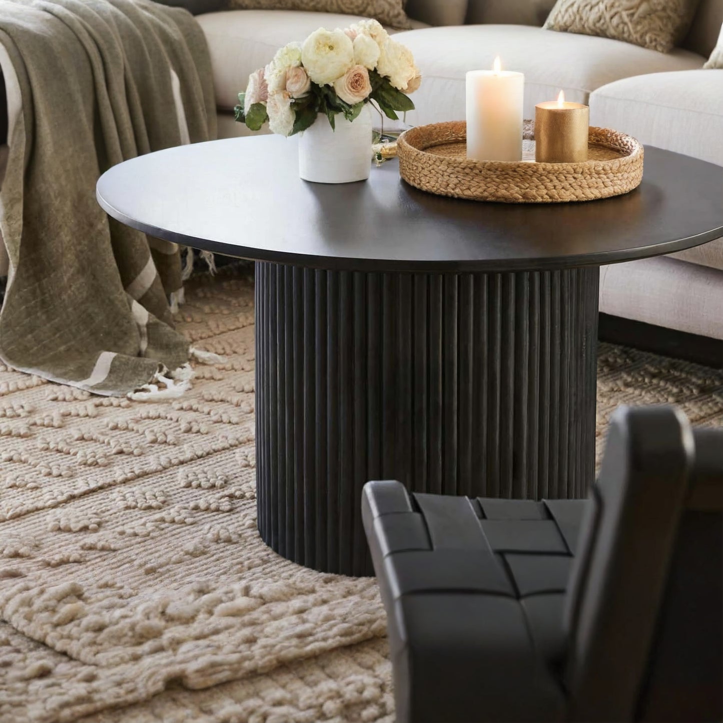 Rocco 32" Pedestal  Coffee Table, Black